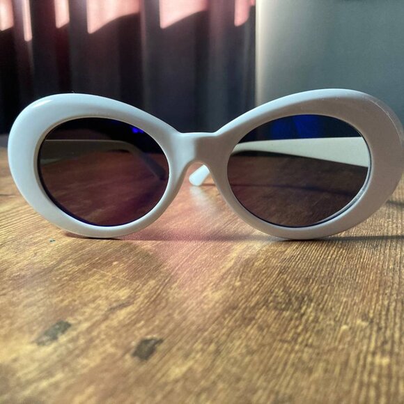 White Kurt Cobain style Oval Cat Eye Sunglasses with Dark Lenses - Picture 9 of 9
